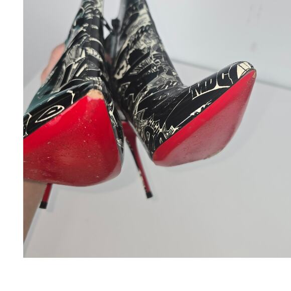 Christian Louboutin So Kate 100 Graffiti Patented Ankle Bootie Black White 35.5 - Picture 9 of 15